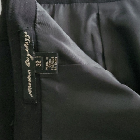 Sandra Augelazzi - Black suit with white stripe ribbons. Only worn a few times. - Picture 9 of 10